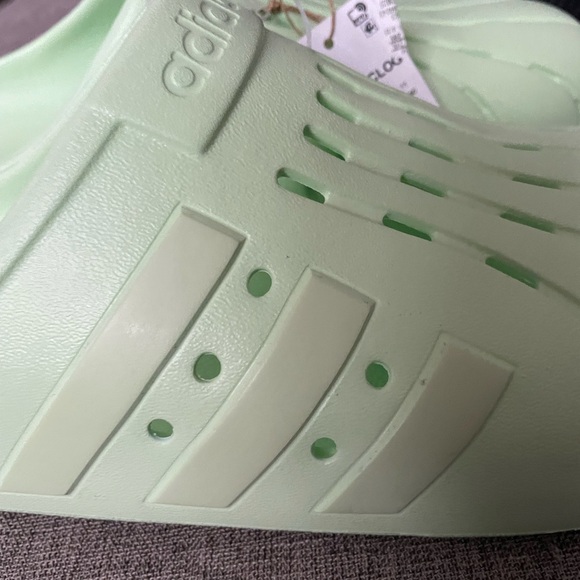 Adidas Adilette Unisex Clog Pastel Green Slip on
Style IF0793 New M 11 W 12 - Picture 4 of 10